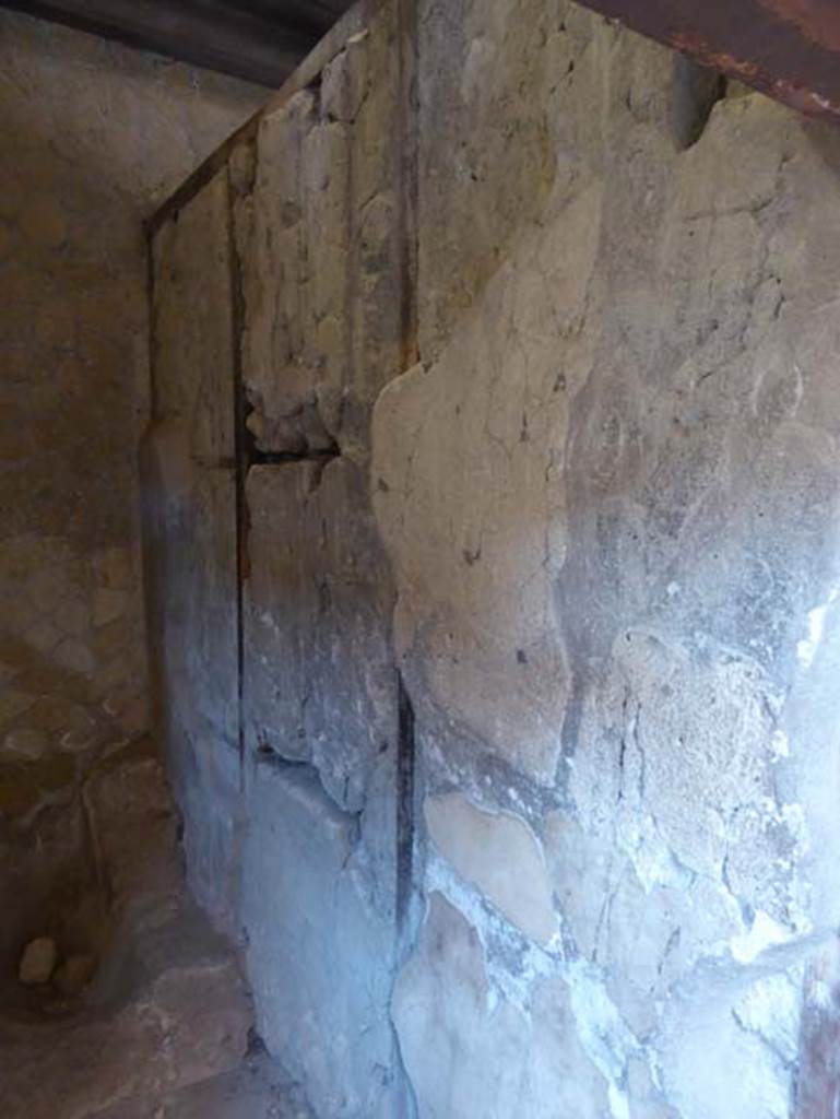 V.7, Herculaneum. September 2015. Looking towards east wall of kitchen, in room on north side of entrance corridor. Photo courtesy of Michael Binns.